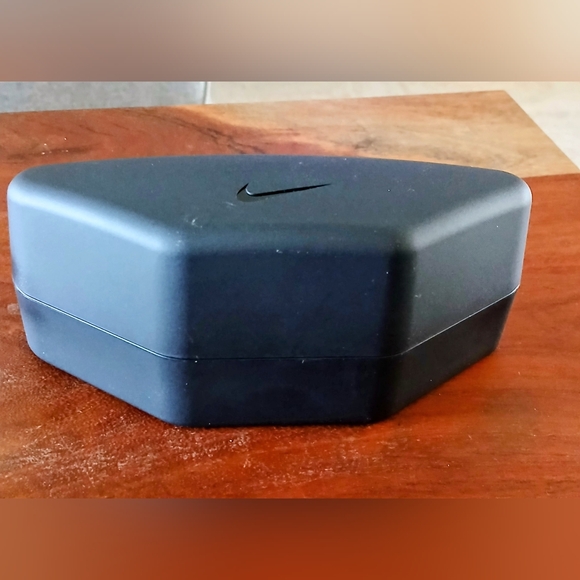 Nike Matte Black Eyewear Hard Shell Large Case - Picture 1 of 6
